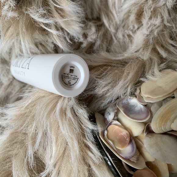 Choose a FREE Lipstick with Purchase! - Picture 3 of 14